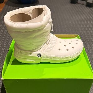 CROCS Snow Boots Class Lined Neo Puff Butt Sz 9 12 white